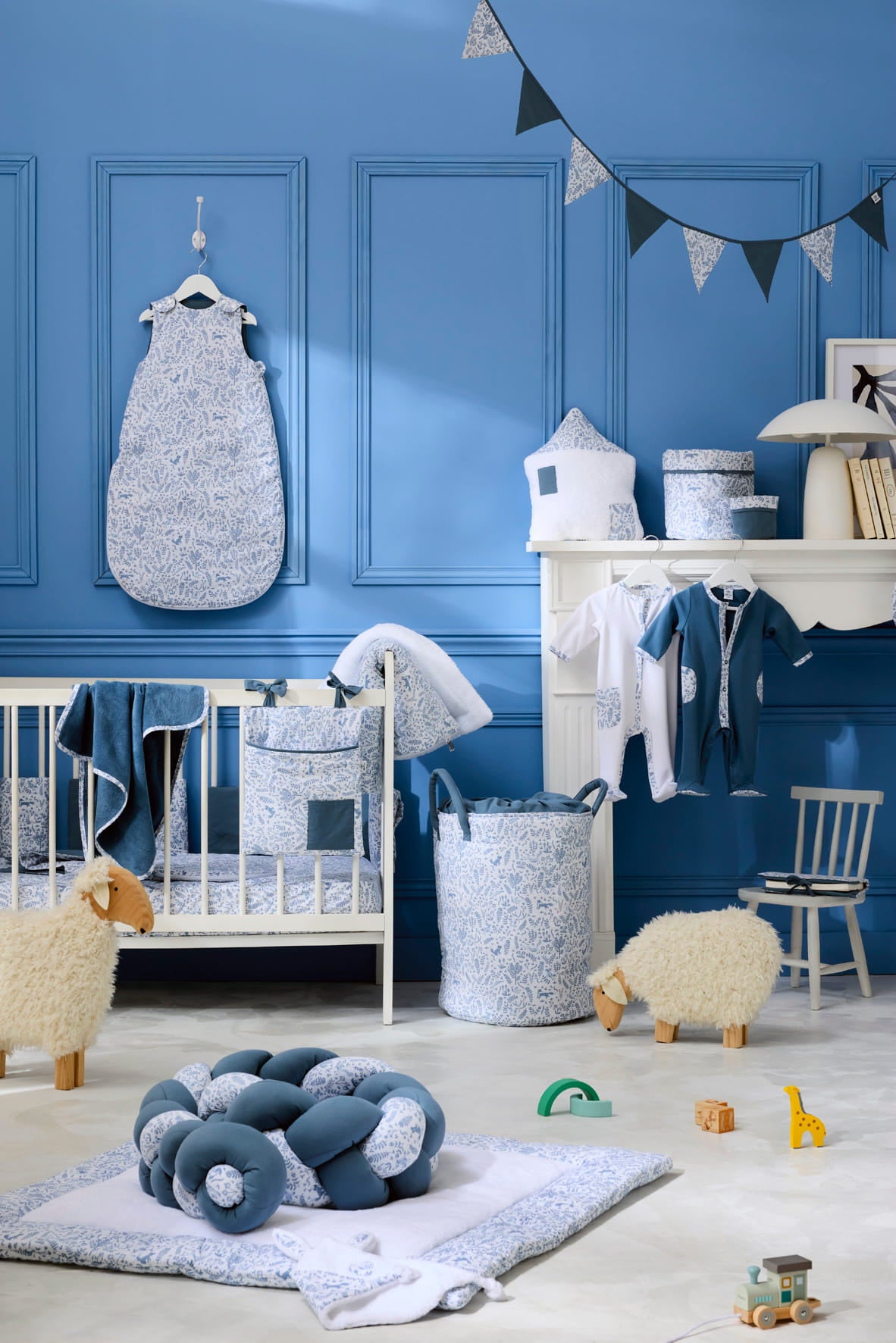 Lit bébé avec linge et tour de lit collection Forêt enchantée